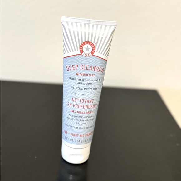 FIRST AID BEAUTY DEEP CLEANSER WITH RED CLAY - Picture 1 of 5